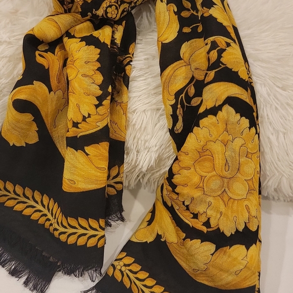Barocco-Print Cashmere-Blend Scarf - Picture 3 of 3